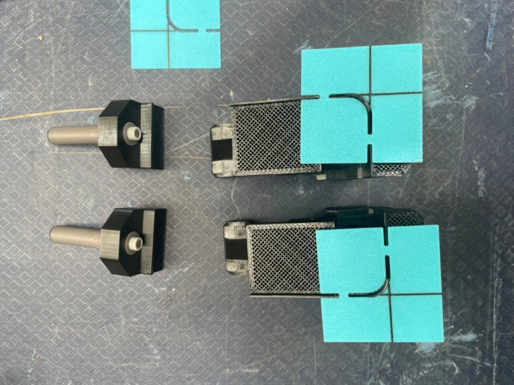 Magnetinė Revizinės Durelės Sistema EasyToTile Arkiniam Kampui R10 (Radius R10)