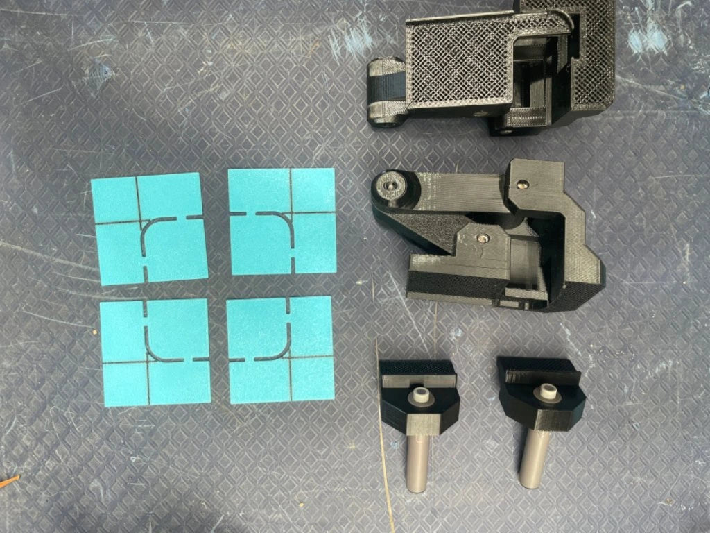 Magnetinė Revizinės Durelės Sistema EasyToTile Arkiniam Kampui R10 (Radius R10)