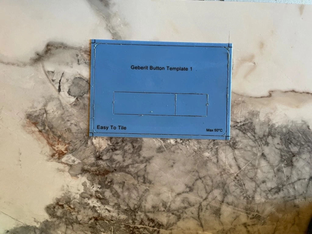 Paslėptas WC Nuleidimo Mygtukas EasyToTile – Geberit Delta Round Edge (3-in-1 Išpjova)