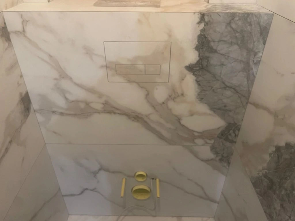 Paslėptas WC Nuleidimo Mygtukas EasyToTile – Geberit Delta Round Edge (3-in-1 Išpjova)